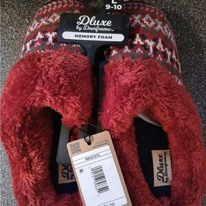Dearfoams Deluxe Red and White Slippers